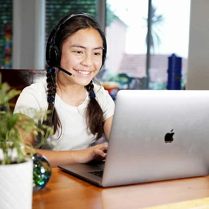 Almanca özel ders alan bir çocuk