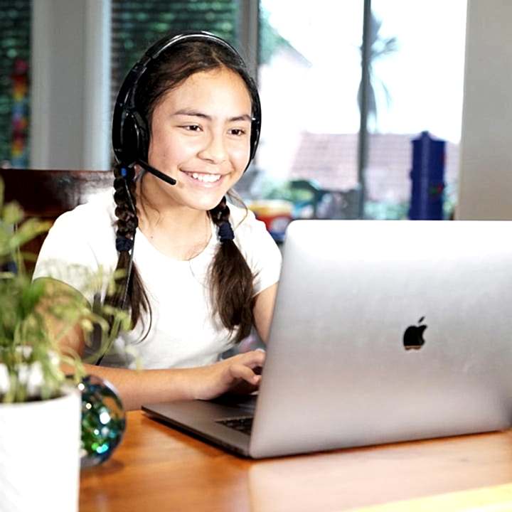 Fransızca özel ders alan bir çocuk