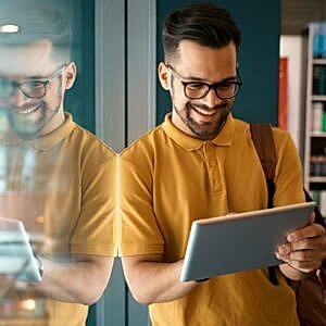 TELC sınavından sonra Almanya'da eğitim alan bir genç